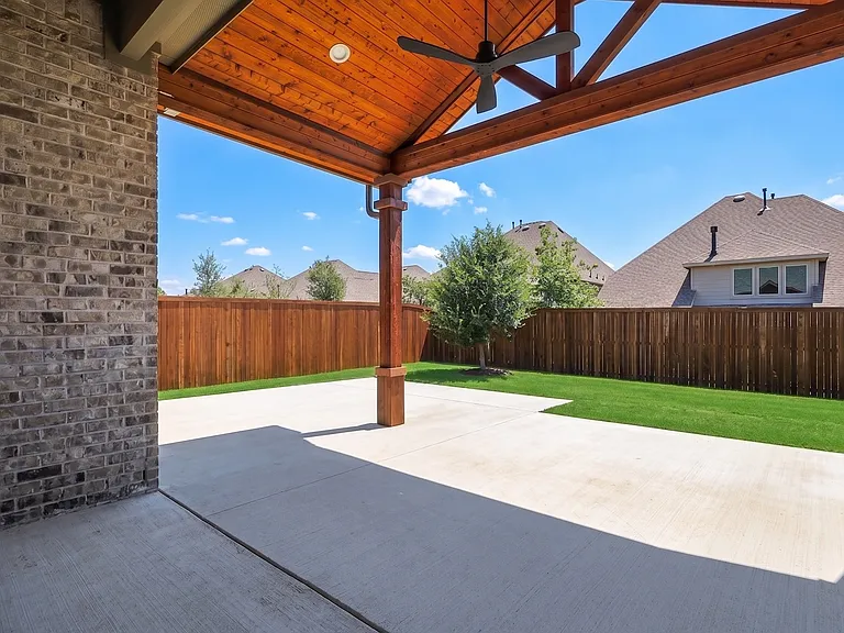 608 Artesian Dr — Photo 18