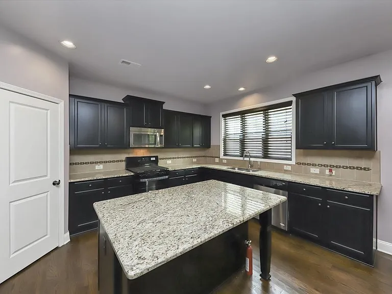 6059 Cove Park Dr — Photo 17