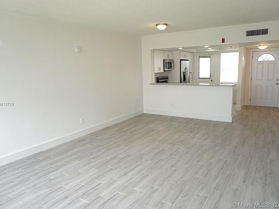 5th image of 18555 NE 14th Ave APT 503