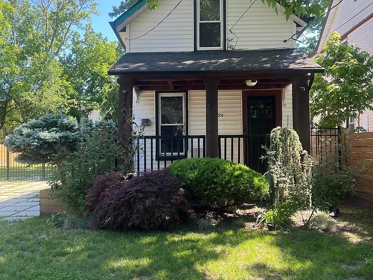 1224 Washington Ave — Photo 2