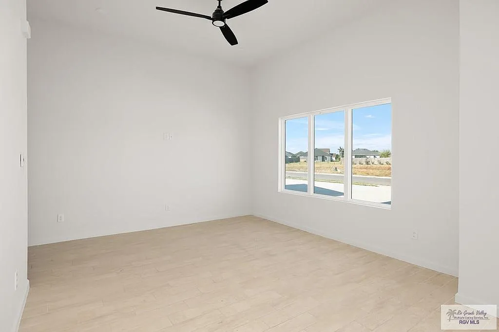 2 bed, 2.0 bath, 996 sqft, $1,650 — Photo 4