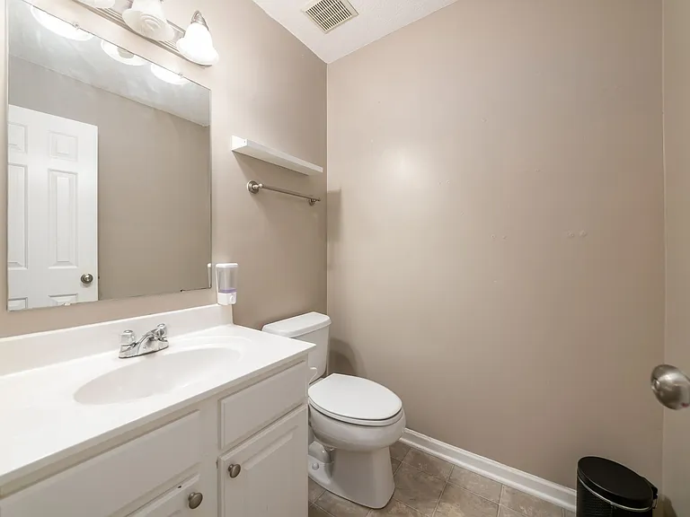 8607 Clover Glade Dr — Photo 12