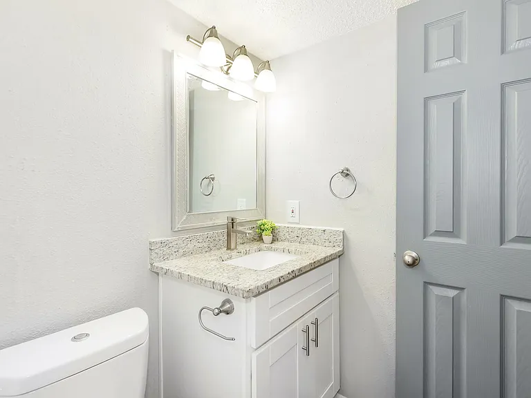 Lamar Place Apartments — Photo 27
