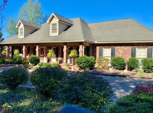 4911 Masters Dr, Maryville, TN 37801