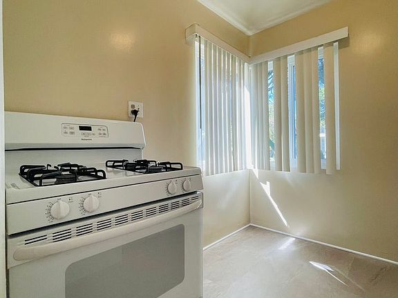 4th image of 3012-3022 Luna St #3012