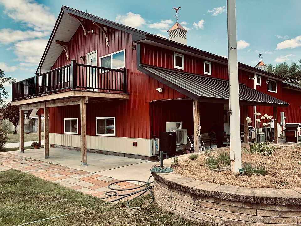 Apartment entrance upper deck