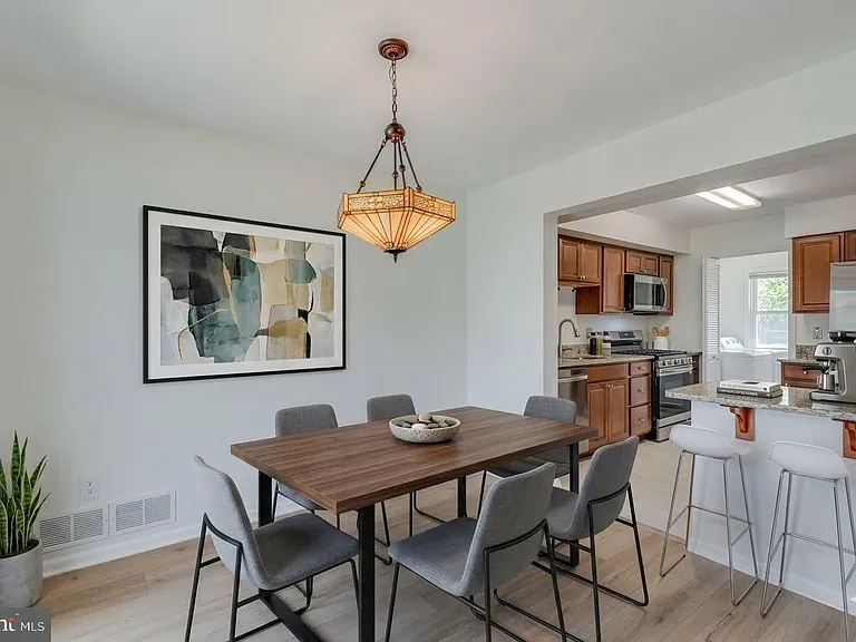 3704 Fenwick Ln — Photo 10