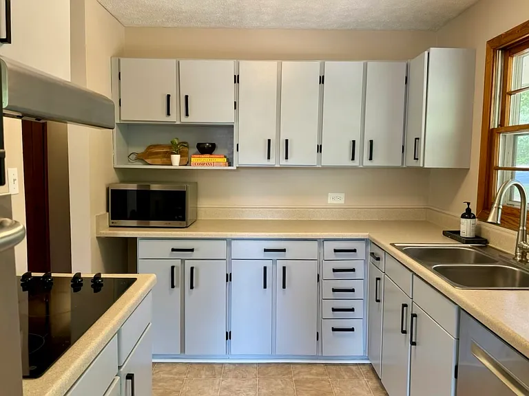 701 Dell Ln — Photo 4