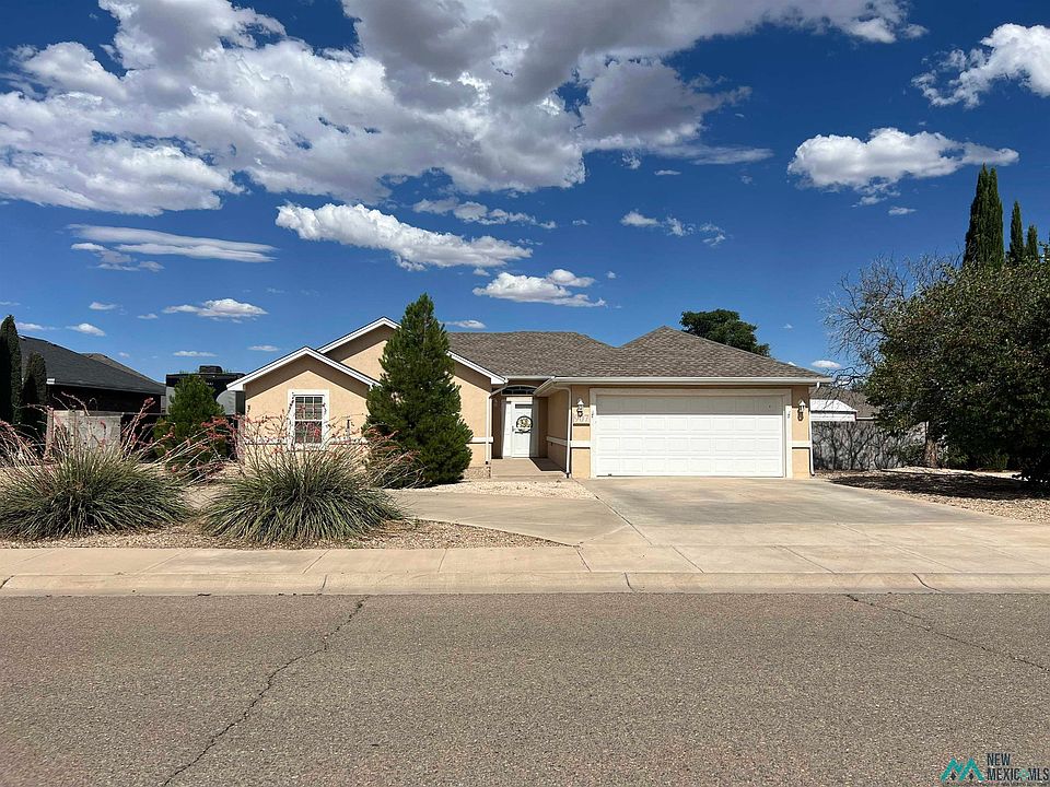 1st image of 907 Saunders Dr
