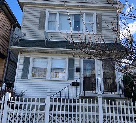 2nd image of 365 Pulaski Ave