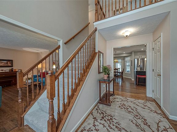 5th image of 115 Western Circle Dr