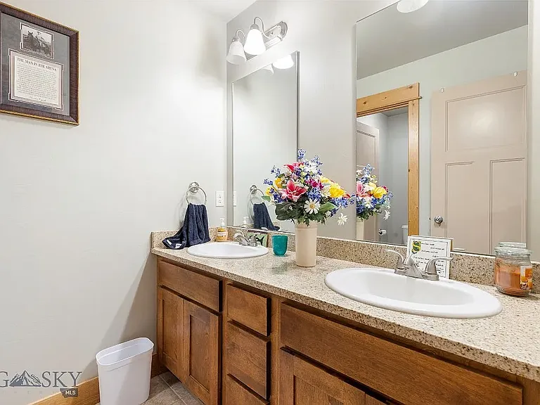 3775 Pipestone St — Photo 10