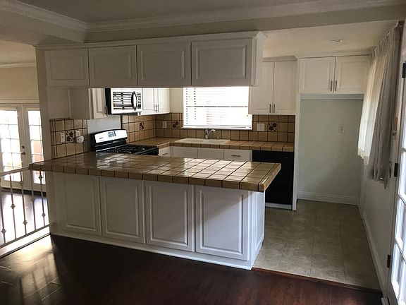 3rd image of 1515 Artesia Blvd APT 3