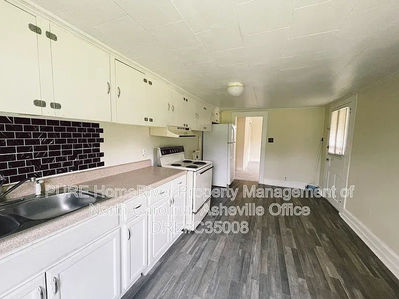 2 bed, 1.0 bath, $1,295 — Photo 4