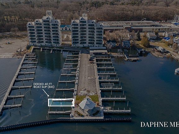 2nd image of 2964 Lakeshore Dr Unit E403