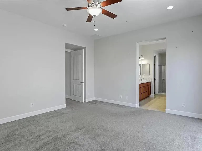 989 Hayman St — Photo 32