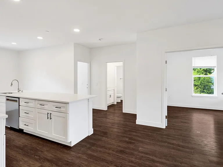 619 E Myrtle St — Photo 13