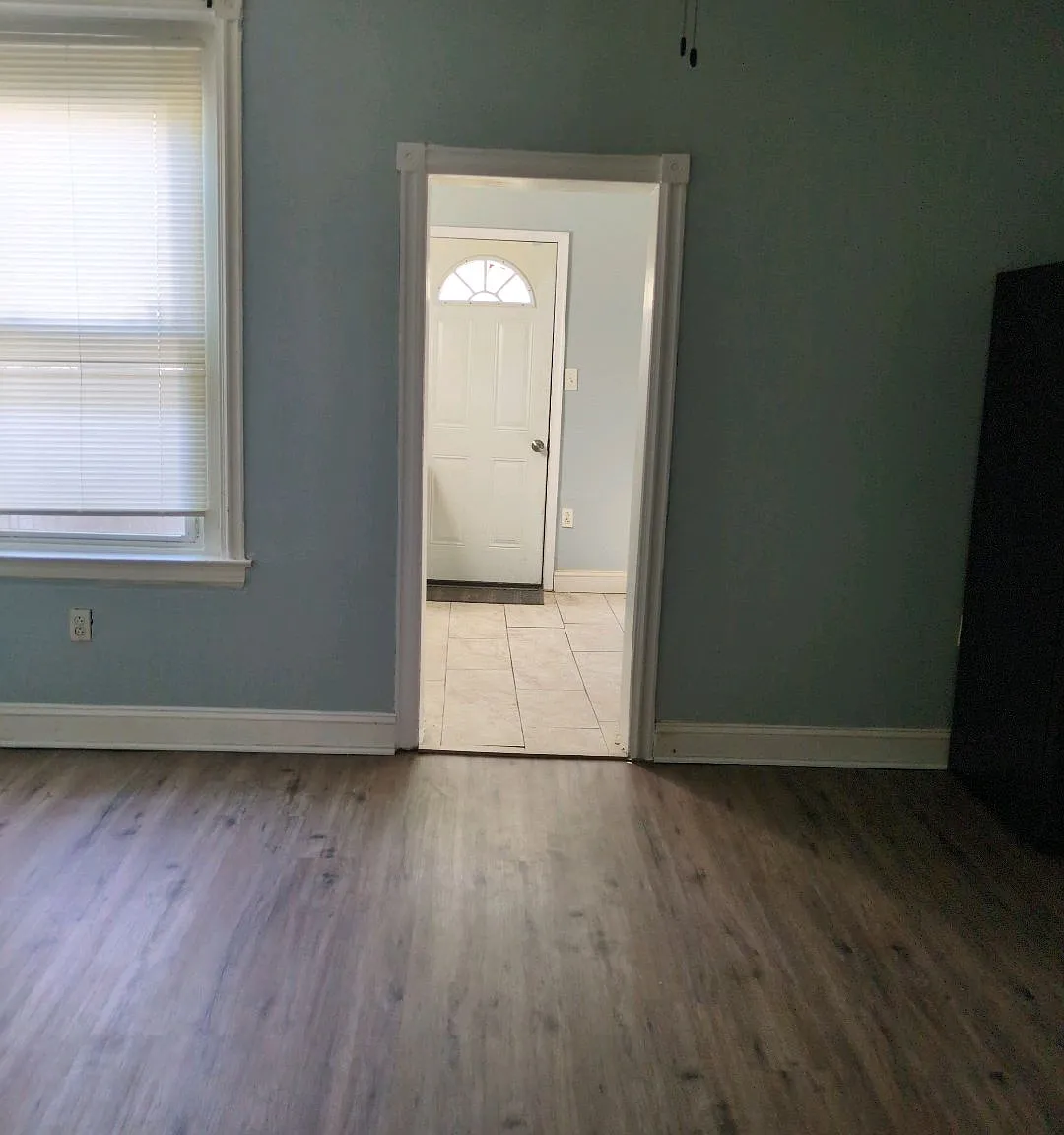 22nd - 714 E - 1 — Photo 3