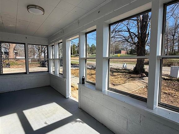 3rd image of 9870 Leitchfield Rd