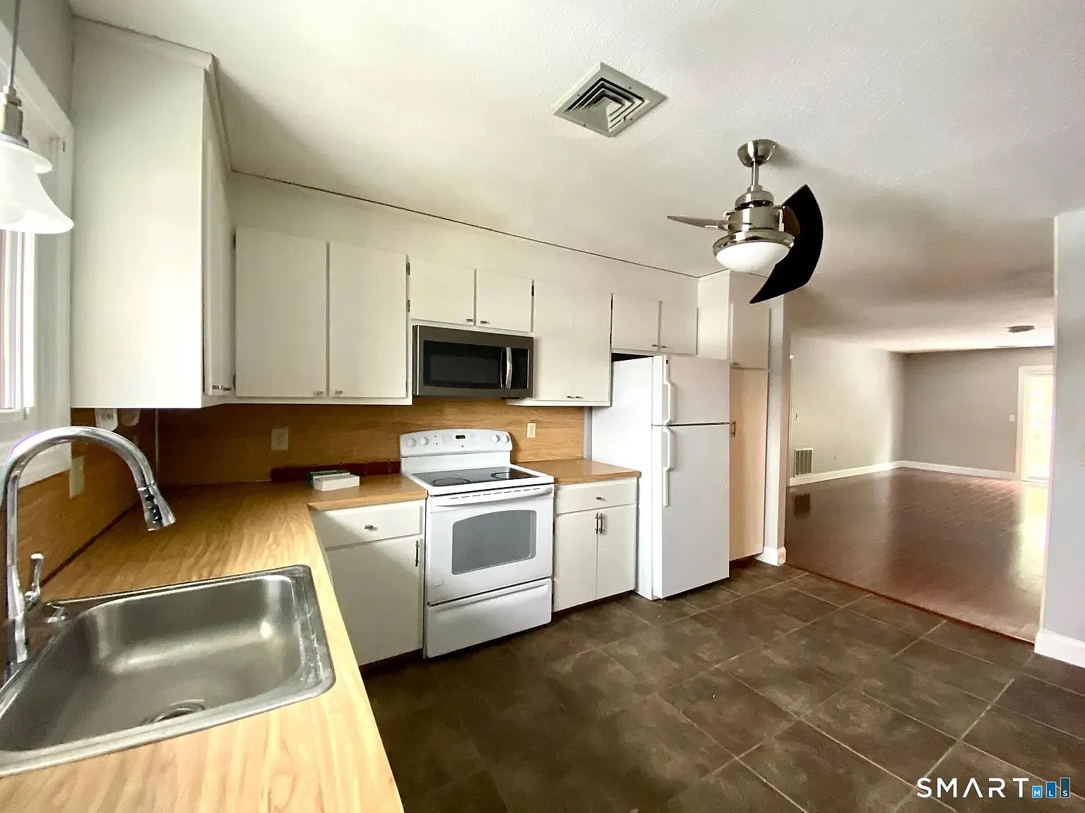 2 bed, 1.5 bath, 1158 sqft, $2,100 — Photo 4