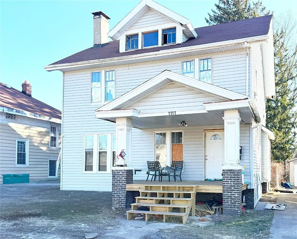 1111 W Forest Ave photo 1