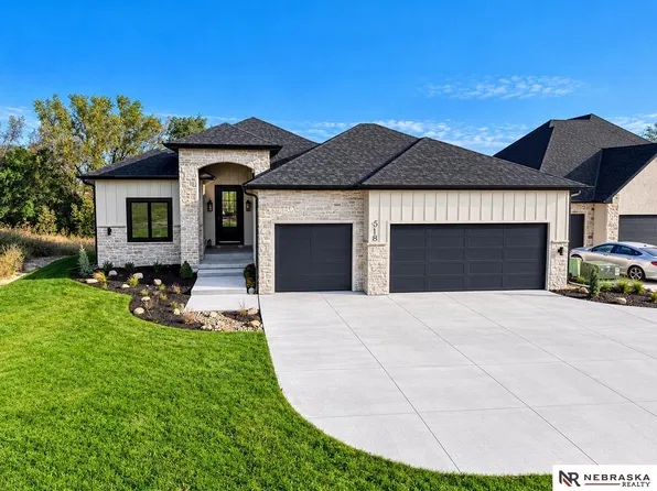 518 Courtyard Ct, Ashland, NE 68003