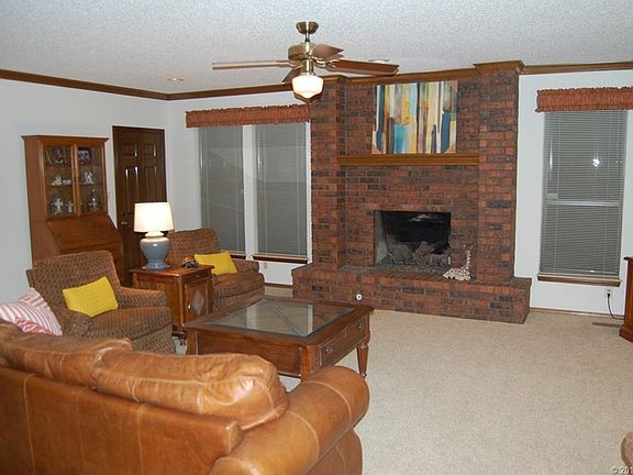 5th image of 1004 N Faulkner Pl