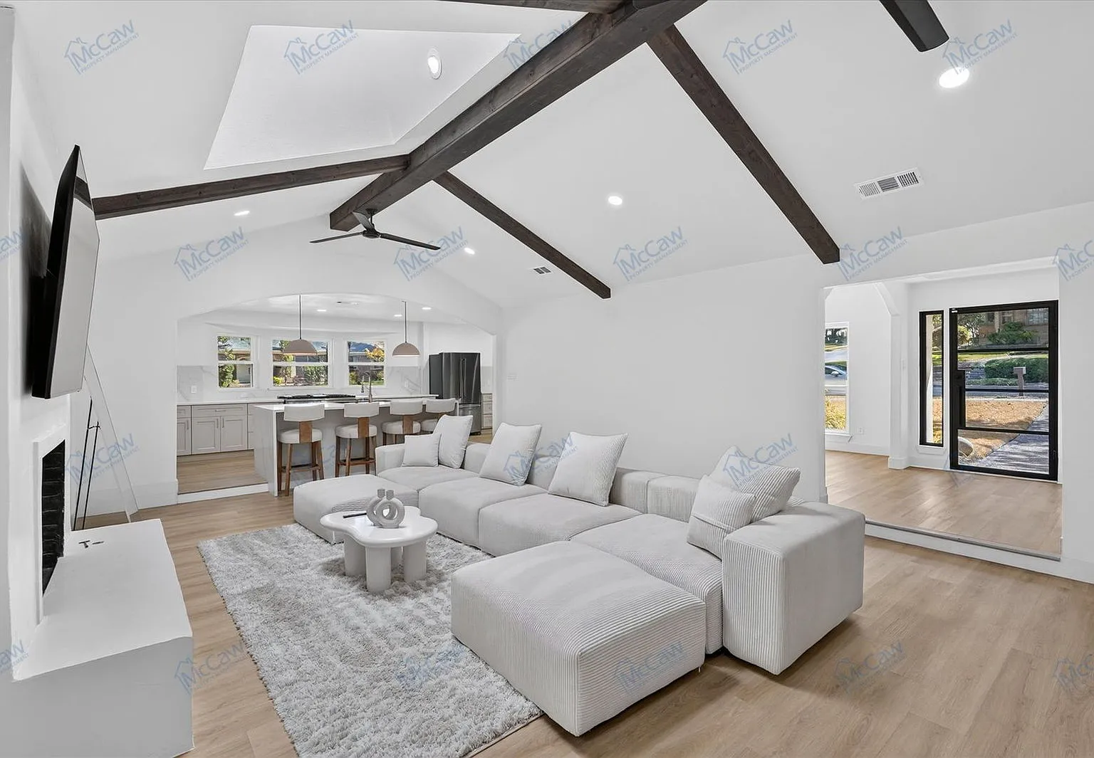 4 bed, 3.0 bath, 2813 sqft, $3,800 — Photo 2