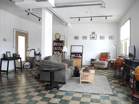 4th image of 211-213 W Main St #23