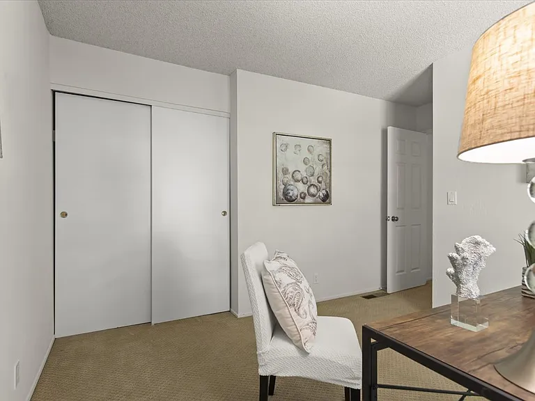 1811 Queen Victoria Way — Photo 13