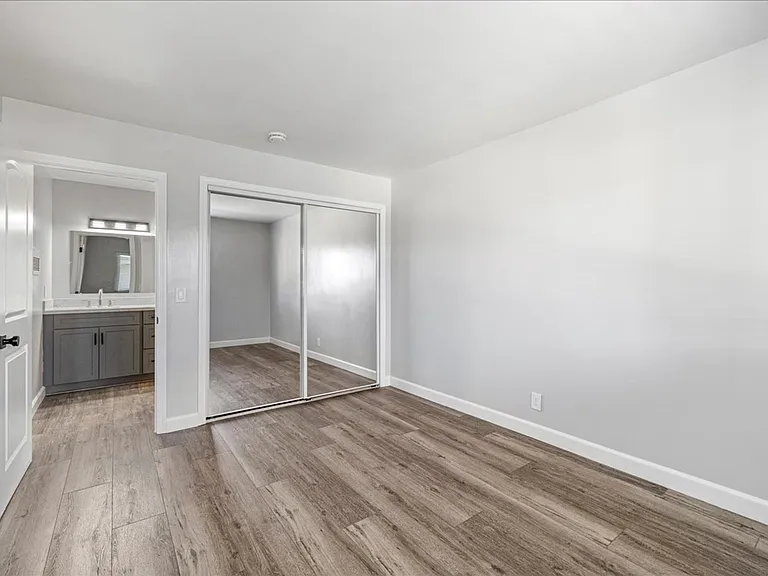 Plaza Apartments — Photo 6