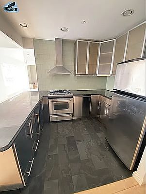 2nd image of 189 Bridge St APT 6D