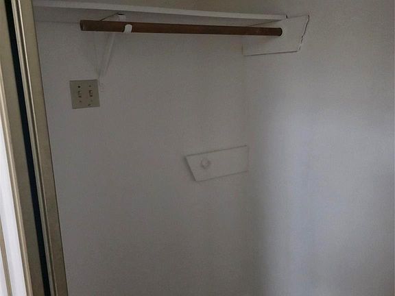 3rd image of 7803 La Rochelle Cir