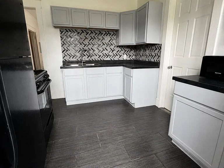 306 N Center St — Photo 3