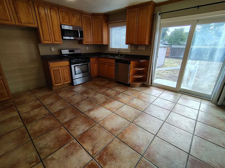 404 Camellia Way — Photo 9