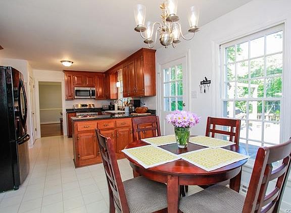 5th image of 11810 Bollingbrook Dr