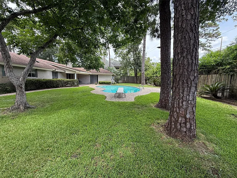 11915 Steppingstone Ln — Photo 8
