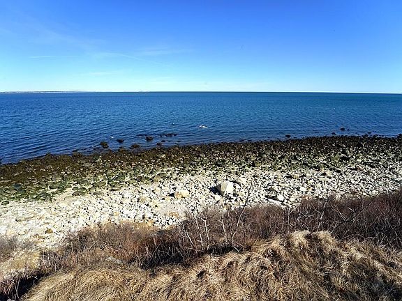 5th image of 182 Bay Shore Dr