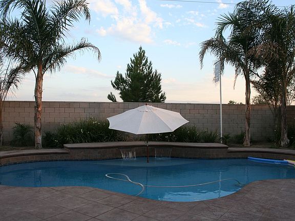 Pool w/ 2 waterfalls