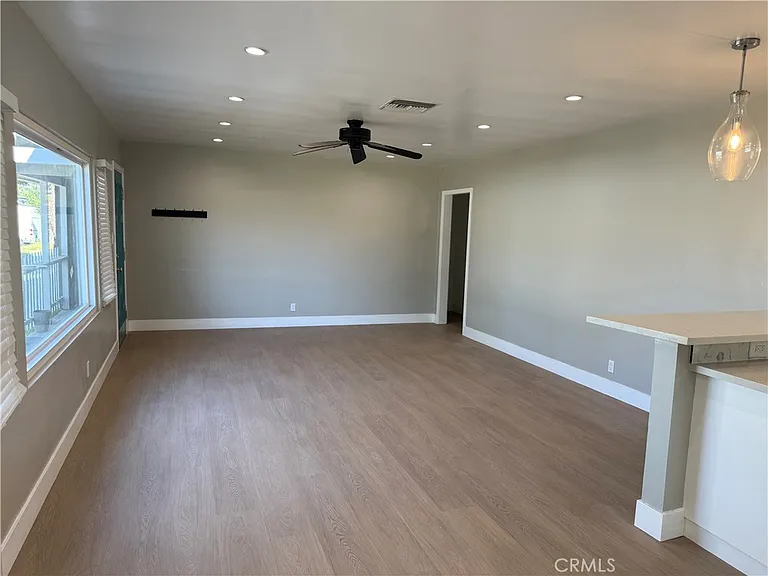 7358 Riverton Ave — Photo 6