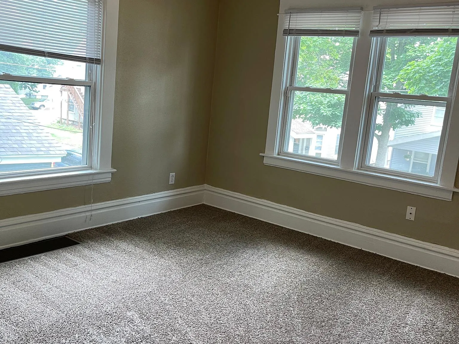 3 bed, 900 sqft, $1,700 — Photo 4
