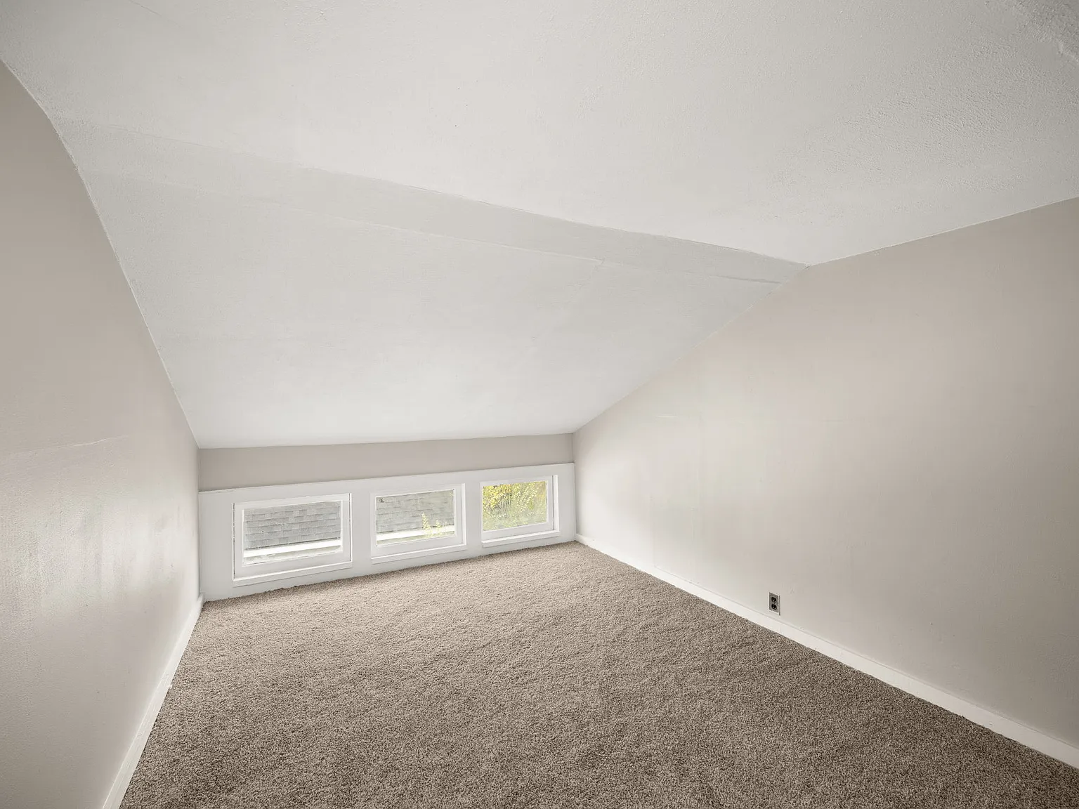 3 bed, 1598 sqft, $1,900 — Photo 4