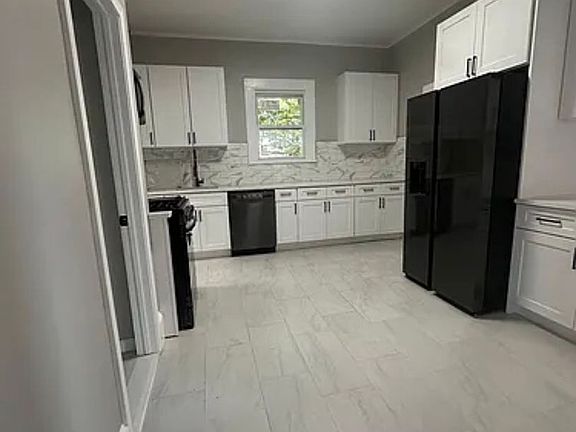 2nd image of 47 Hart St #1