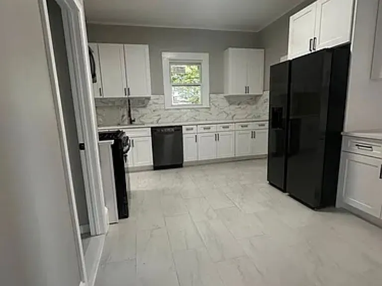47 Hart St — Photo 2