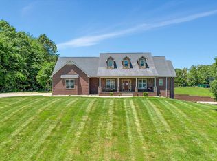 152 Camaro Dr, Chapmansboro, TN 37035