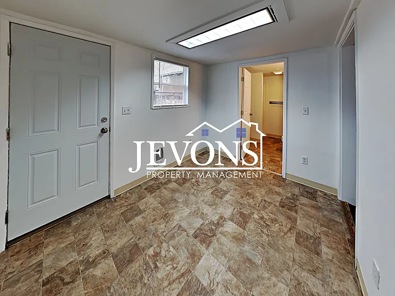 1509 Swan Ave — Photo 9