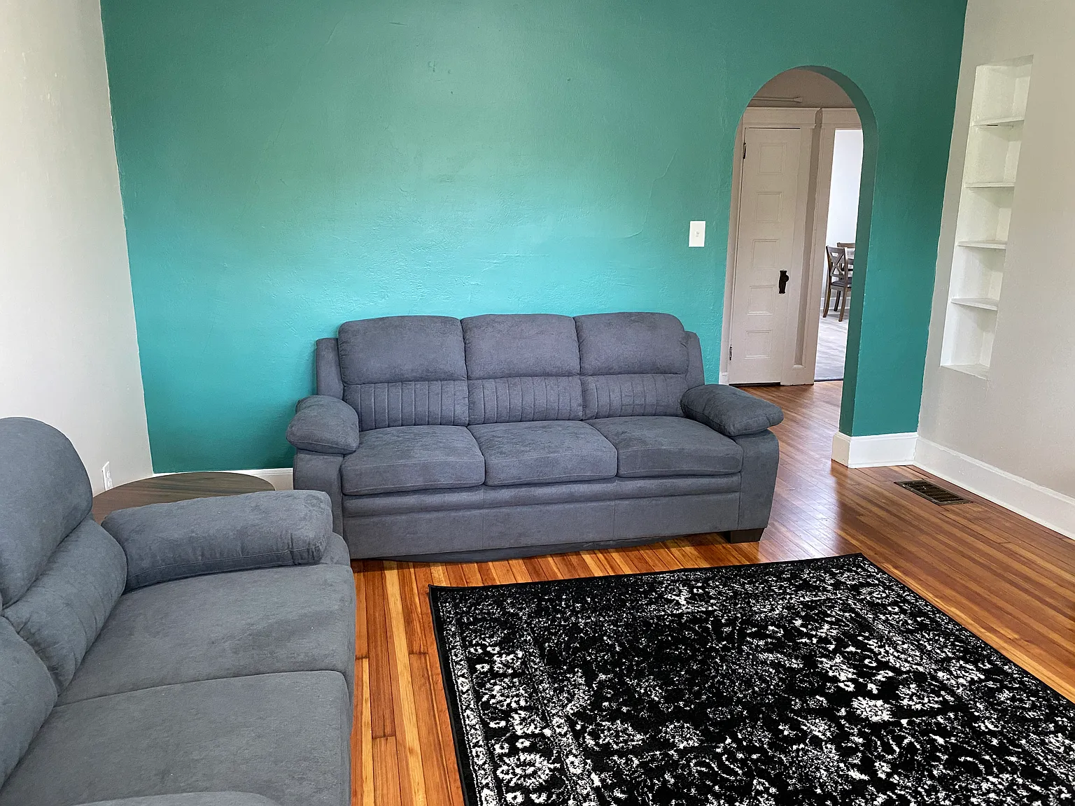 6 bed, 2500 sqft, $4,710 — Photo 3