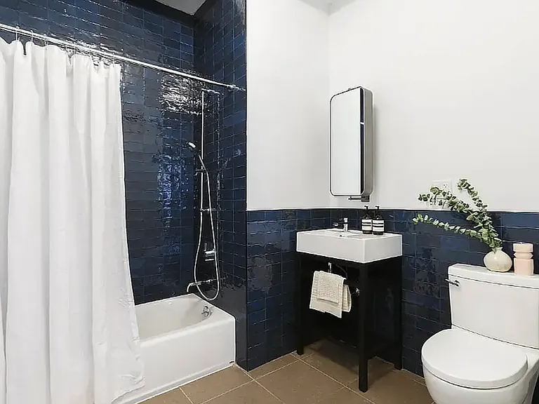 239 Banker St #1Q — Photo 10