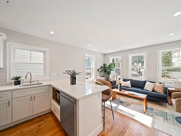 4th image of 52 Bellevue St #1