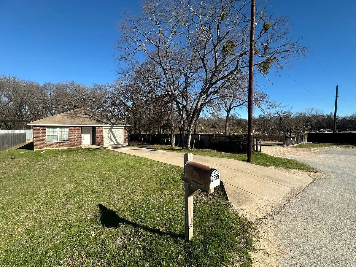 Building Photo - 8355 Lake Anna Dr